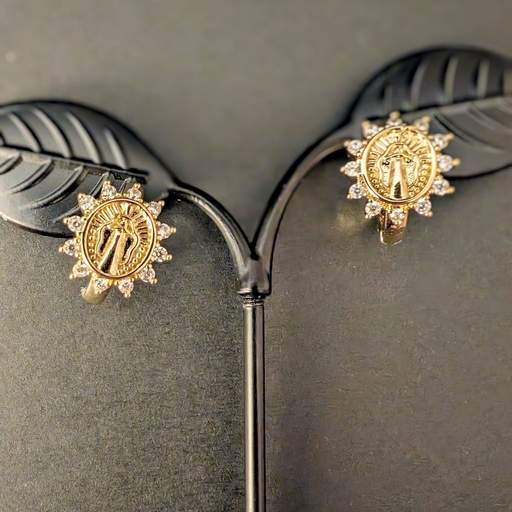 💥 18K Gold Plated Virgin Mary Earrings with Crystal CZ – Elegant & Timeles…